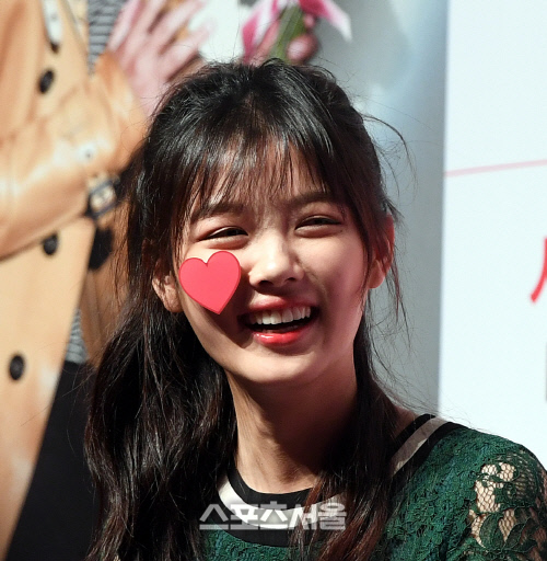 [SS포토] 김유정, 얼굴에 사랑이 붙었어요~