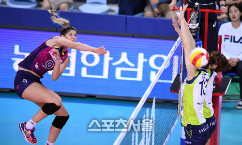 [SS포토]직선타 러브, "허공을 가르네~"