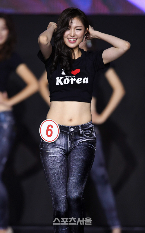 [SS포토]미스 월드 코리아 김하은, \'완벽한 S라인이죠~\'