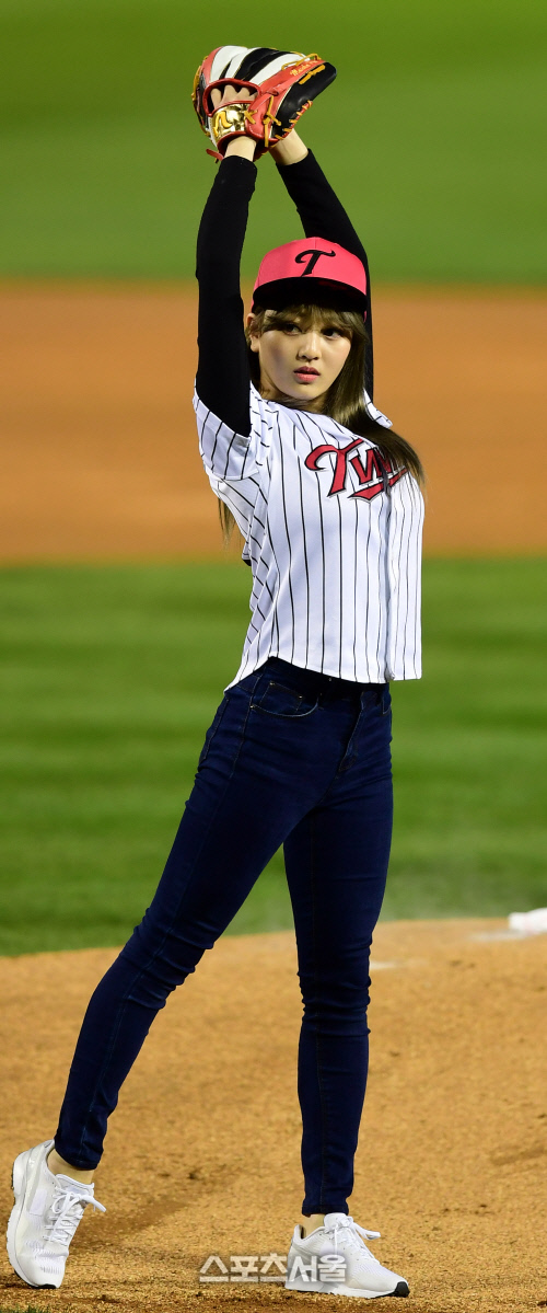 [SS포토] 지효 'S라인 와인드업'