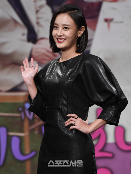 [SS포토] 강별, 블랙 가죽 드레스의 매혹~