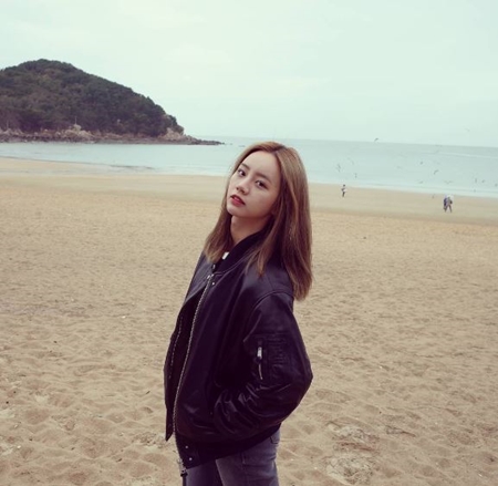 "가을 바다" 혜리, 가을 분위기 물씬 나는 근황 공개
