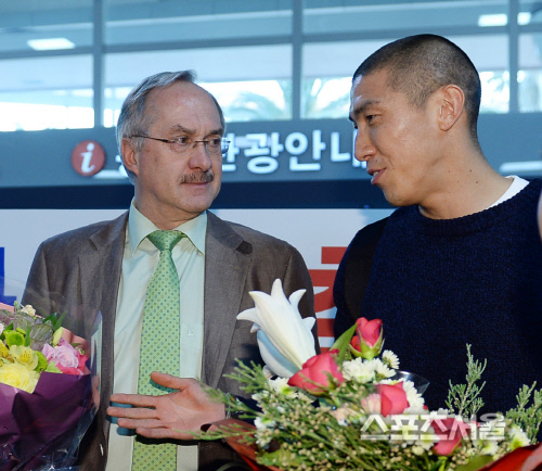 [SS포토] 국가대표 차두리, 오늘도 통역 담당