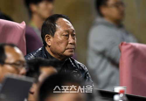 [SS포토] WBC 김인식 감독, 매의 눈으로 선수 탐색