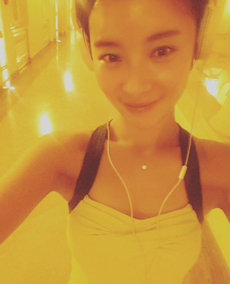 황정음, 다이어트 자극하는 운동복 자태 '늘씬'