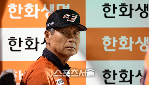 [SS포토] 한화 김성근 감독 \'특타까지 했건만\'