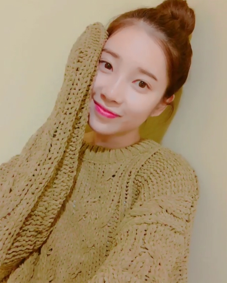 [스타g] '에이프릴 합류' 윤채경, 과즙미 터지는 일상 미모