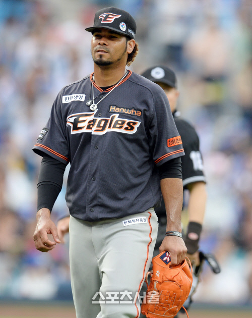 [SS포토] 로저스, 부상으로 3회 교체