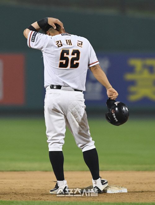 [SS포토] 김태균은 출루왕? 297출루로 한 시즌 최다 출루 신기록!