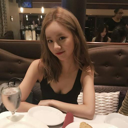 "시원시원한 아름다움"…혜리, 하와이 식당서 살인 미소 발산
