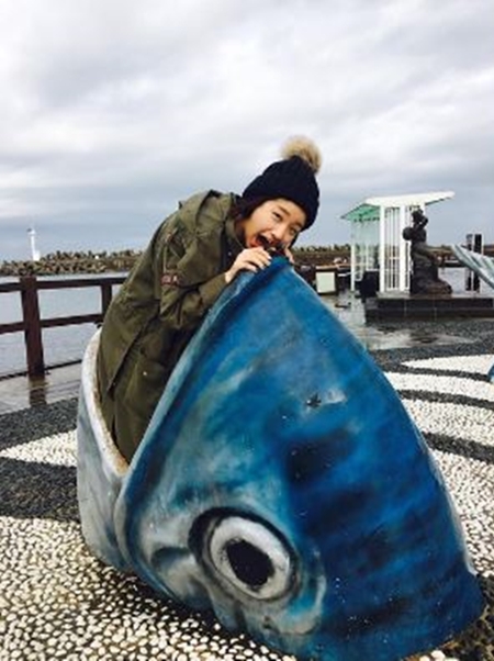 "아아앙" 박소담, 물고기 모형에 먹히면서 먹는 '깜찍 설정샷" 