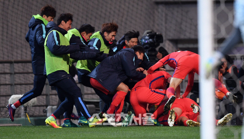 [SS포토]구자철, \'우즈벡을 침몰시키는 역전골!\'