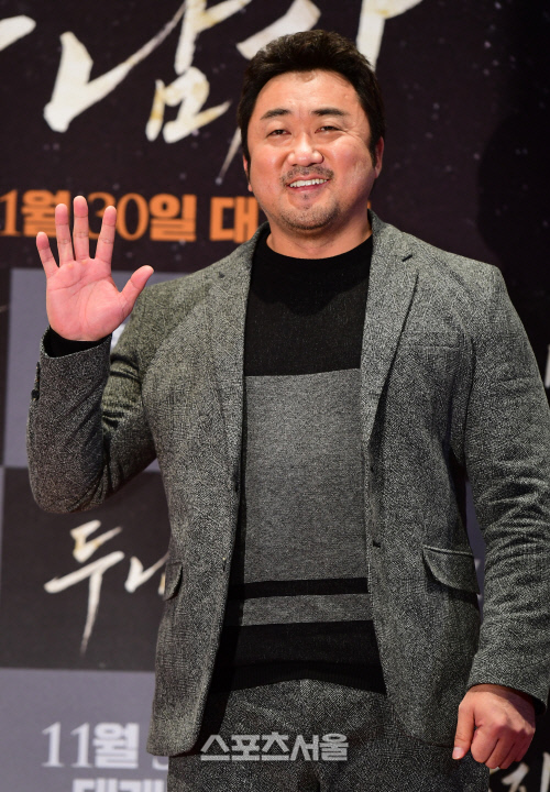 [SS포토] \'두 남자\' 마동석, 시사회장서는 부드러운 웃음