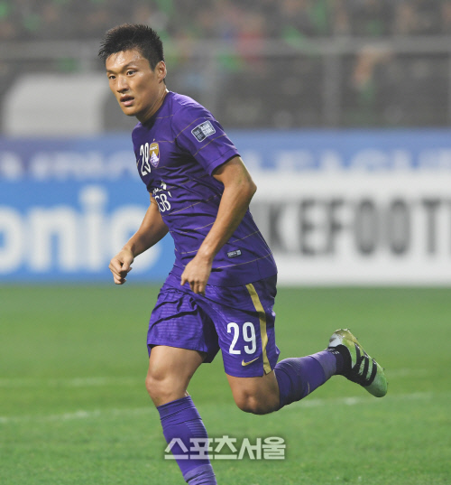 [SS포토] 알 아인 이명주, 오랜만에 뛰어보는 전주성?