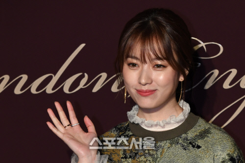 [SS포토]포즈 취하는 한효주, 버버리 160주년 행사