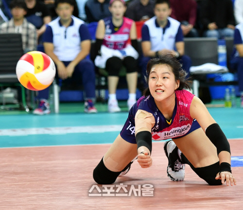 [SS포토]몸날려 볼살리는 조송화