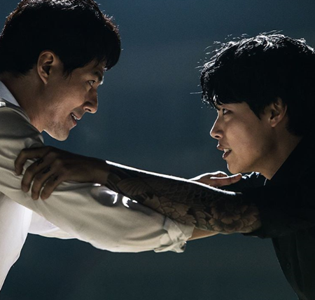 조인성·류준열, 은혜로운 투샷 공개 '강렬 카리스마'