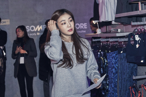 뉴발란스, 강남 우먼스 플래그십 스토어에서 김연아 사인회 개최