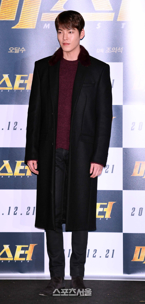 [SS포토]무대의 패션모델 김우빈, "멋지죠~"