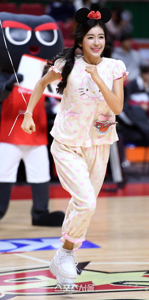 [SS포토]천사가 된 김연정, \'함께 뛰어요~\'