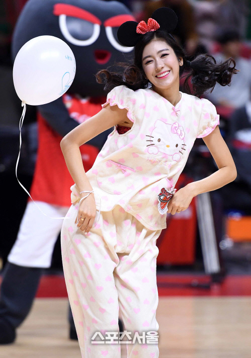 [SS포토]귀요미가 된 김연정, \'나, 예뻐요?\'