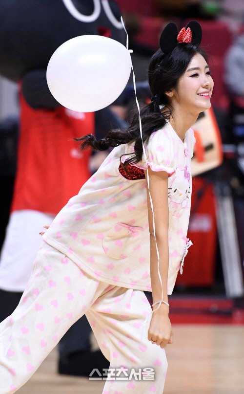 [SS포토]아기가 된 김연정, \'파티해요~\'