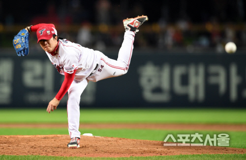 [SS포토]LG 타선 상대로 역투하는 KIA 선발 양현종