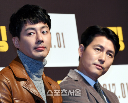 [SS포토] '더 킹' 조인성-정우성, 비현실적인 외모의 검사 열연?