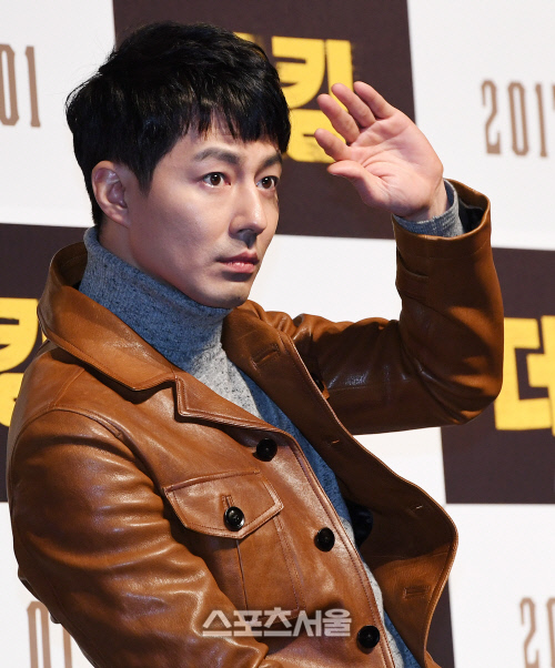 [SS포토] '더킹' 조인성, 겨울 남자의 레더 재킷!