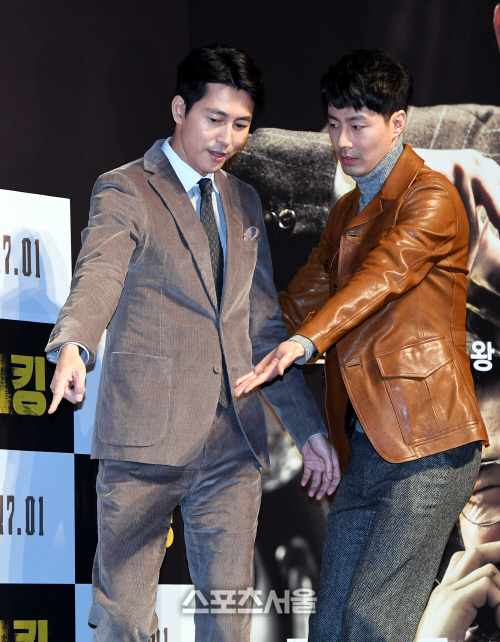 [SS포토] 정우성-조인성, 형님 먼저~ 아우 먼저~