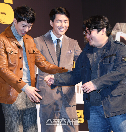 [SS포토] '더킹' 조인성, 한재림 감독님 내 옆으로 오세요~