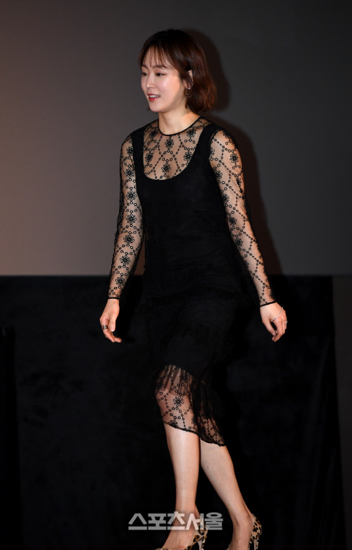 [SS포토]매력적인 시스루 블랙 원피스로 멋낸 서현진