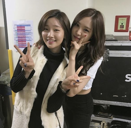 '훈훈한 투샷' 손나은, 공연장 찾은 박소담과 브이~