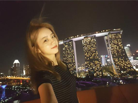 [★SNS] 혜리, 싱가포르 야경의 완성은? '국보급 미모'