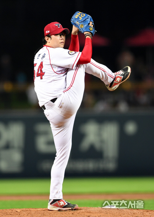 [SS포토]힘차게 투구하는 KIA 선발 양현종