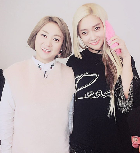 클라라, 금발 머리도 완벽 소화…박나래와 다정하게 찰칵