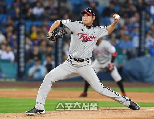 [SS포토] LG 봉중근, 삼성전 1회 위기를 무실점으로!