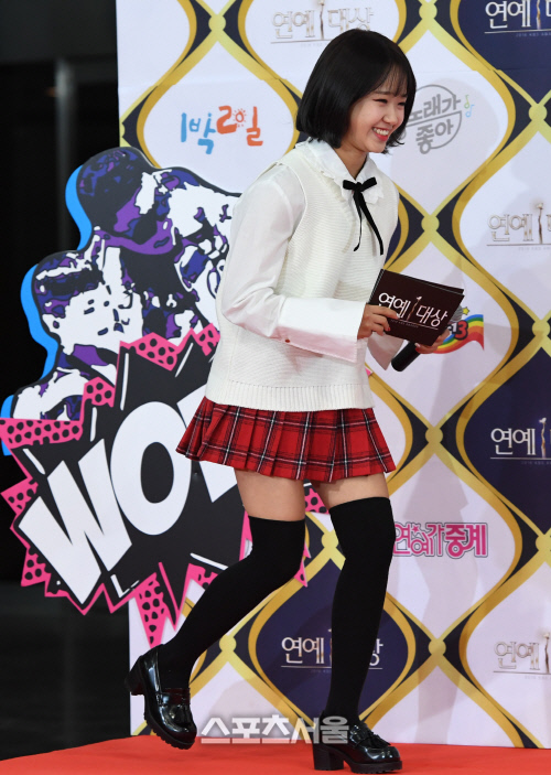 [SS포토] 아이오아이 유정, 귀여운 미소와 함께 무대 등장!