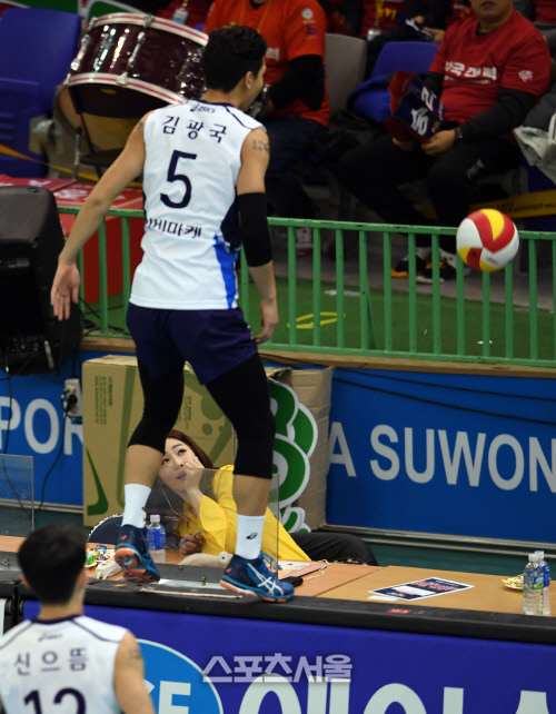 [SS포토]여의주 아나운서, 김광국 플레이에 \'완전 심쿵!\'