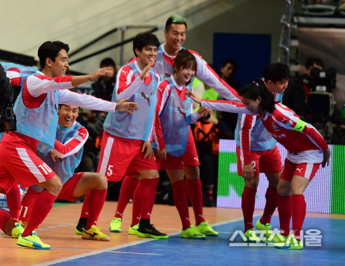 [SS포토] 사랑팀 박주영 \'얼음\'