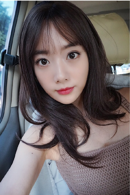 "추위 잊은 핫한 패션" 클라라, 초근접도 인형 비주얼