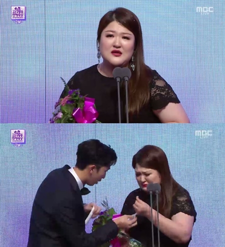 'MBC 연예대상' 슬리피, 감격 속 우는 이국주 위해 '폭풍 매너'