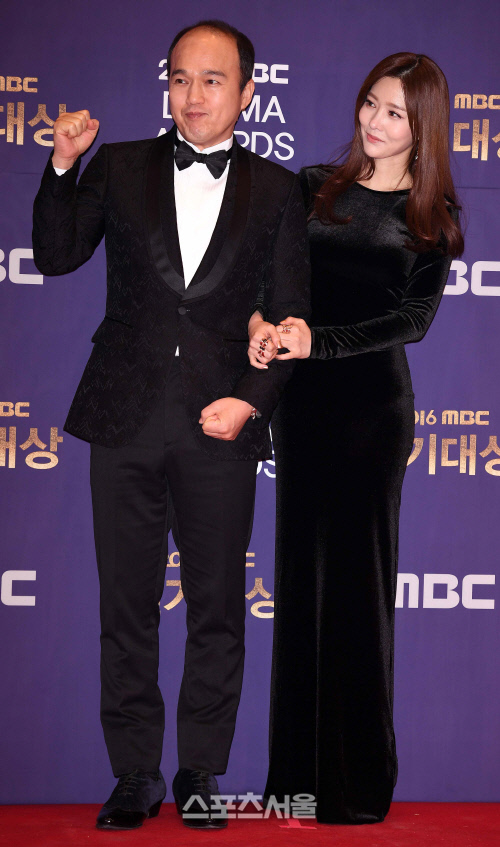 [SS포토]김유리를 차지한 김광규, "이서진이 바뻐서 그만~~"