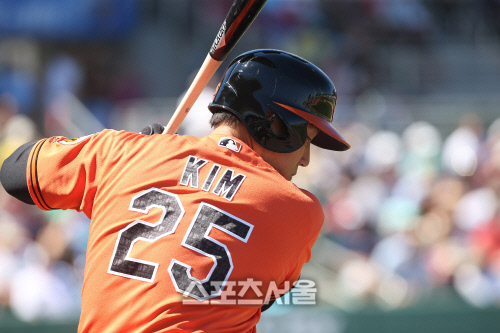 \'16타석 무안타\' 김현수, \'아 진짜, 왜 안맞지?\'
