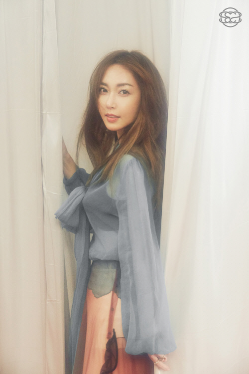 슈 티저 이미지