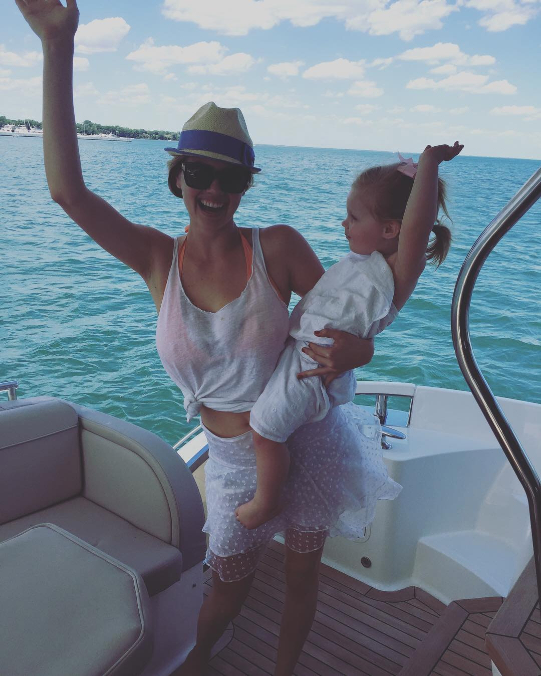 [GirlPic] 케이트 업튼, 시스루 티셔츠 사이로 보이는 '거대한 수영복 몸매'