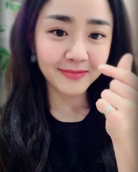 "독보적 러블리 매력" 문근영, 심쿵 부르는 새해 인사