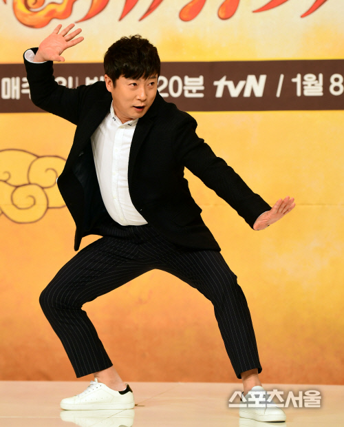 [SS포토] 이수근 \'뼛속까지 웃긴 포즈\'