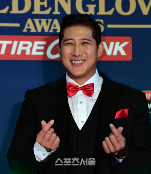 [SS포토] 황재균, 상남자의 귀요미 손하트