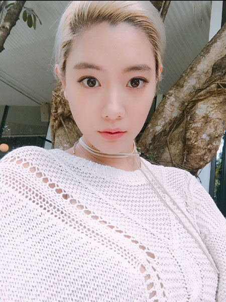 "청순+섹시의 정석" 클라라, 눈길 사로잡는 팔색조 매력